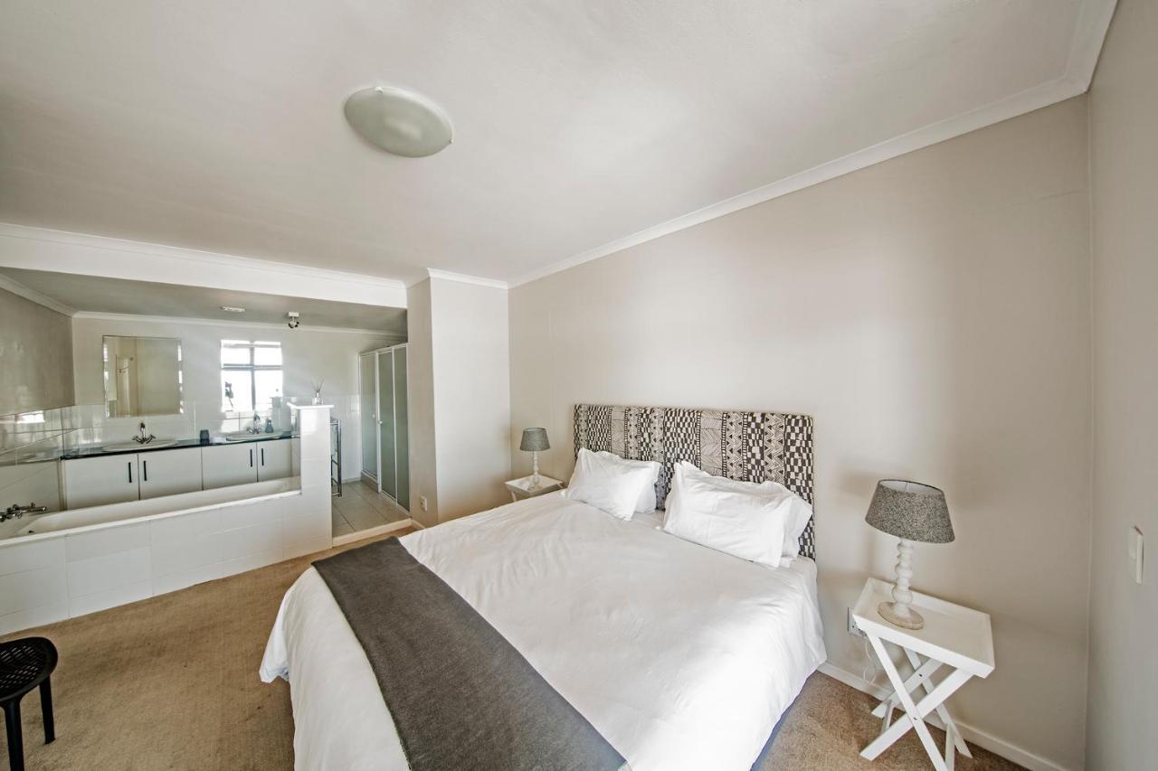 Surferscorner Self Catering Apartments Muizenberg Esterno foto