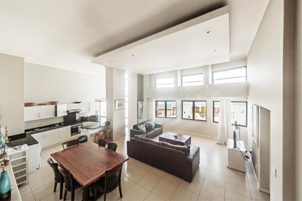 Surferscorner Self Catering Apartments Muizenberg Esterno foto