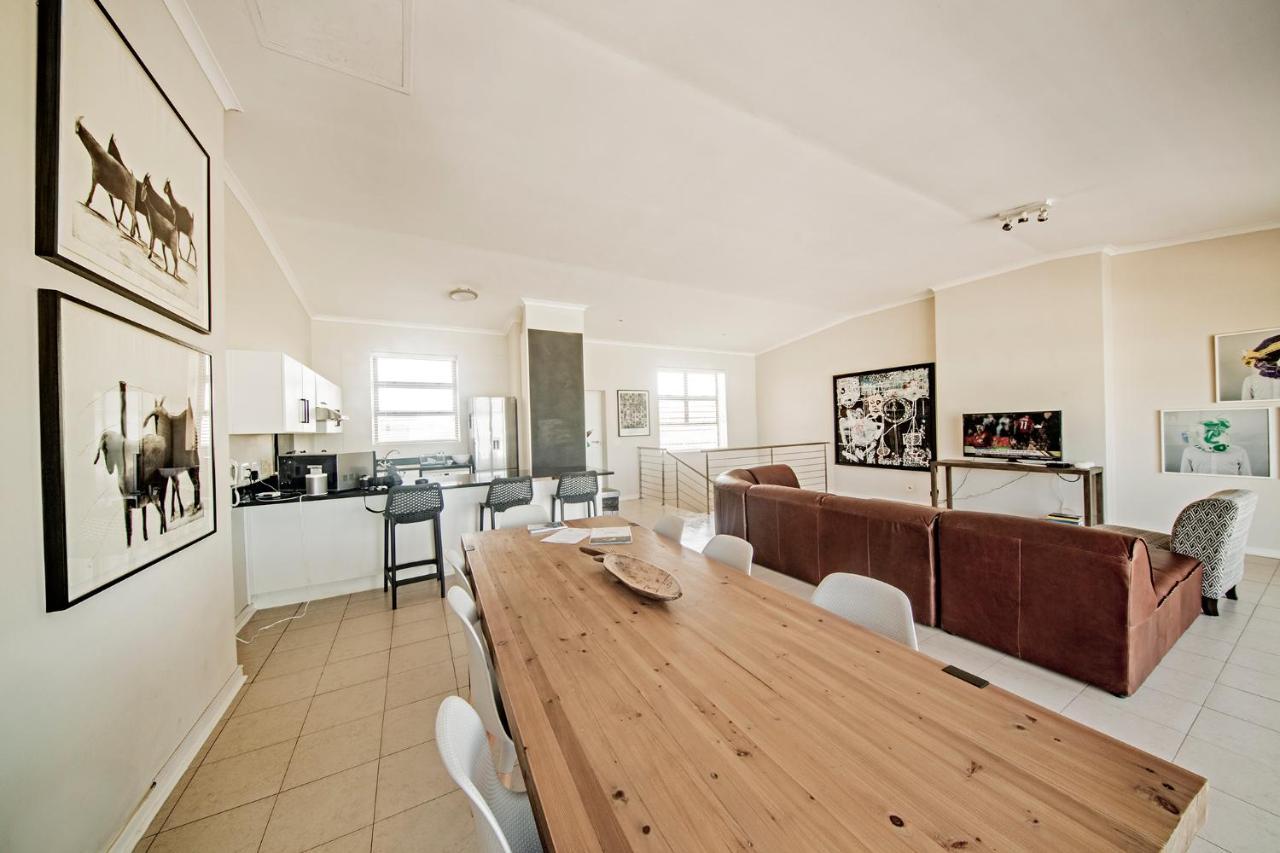 Surferscorner Self Catering Apartments Muizenberg Esterno foto
