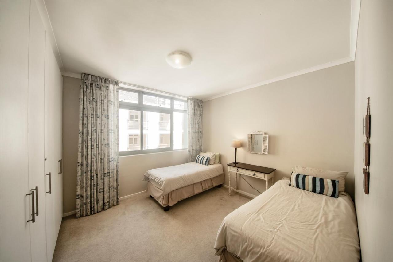 Surferscorner Self Catering Apartments Muizenberg Esterno foto