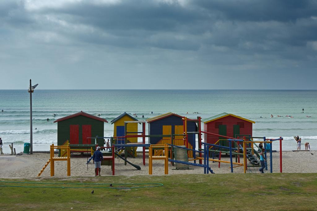 Surferscorner Self Catering Apartments Muizenberg Esterno foto