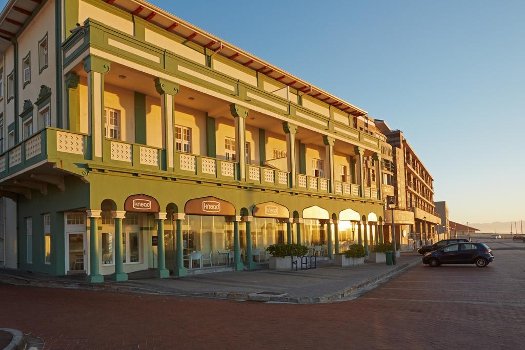 Surferscorner Self Catering Apartments Muizenberg Esterno foto