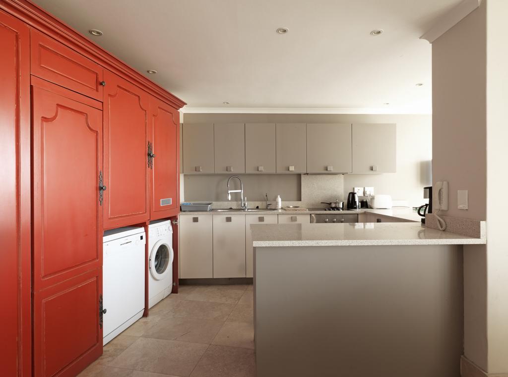 Surferscorner Self Catering Apartments Muizenberg Esterno foto