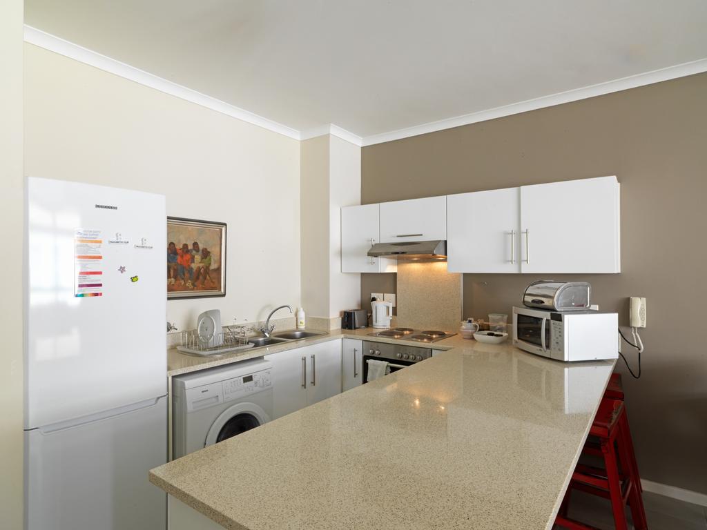 Surferscorner Self Catering Apartments Muizenberg Esterno foto