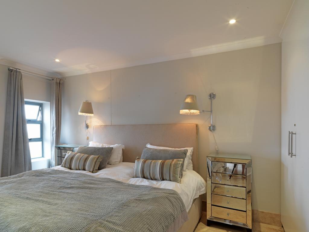 Surferscorner Self Catering Apartments Muizenberg Esterno foto