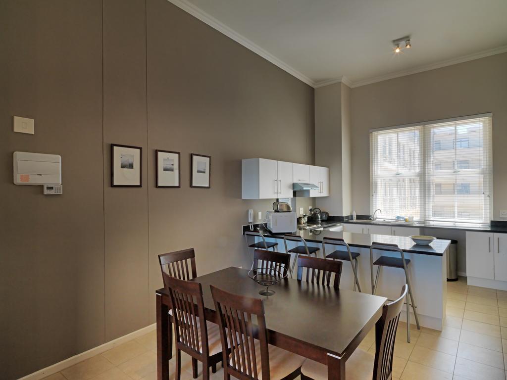 Surferscorner Self Catering Apartments Muizenberg Esterno foto