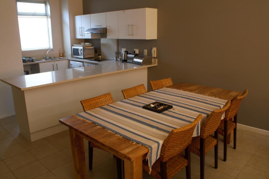 Surferscorner Self Catering Apartments Muizenberg Esterno foto